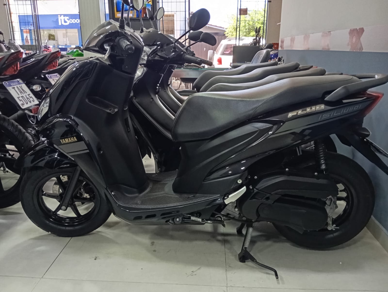 YAMAHA SCOOTER 125 FLUO 2023 PRETA