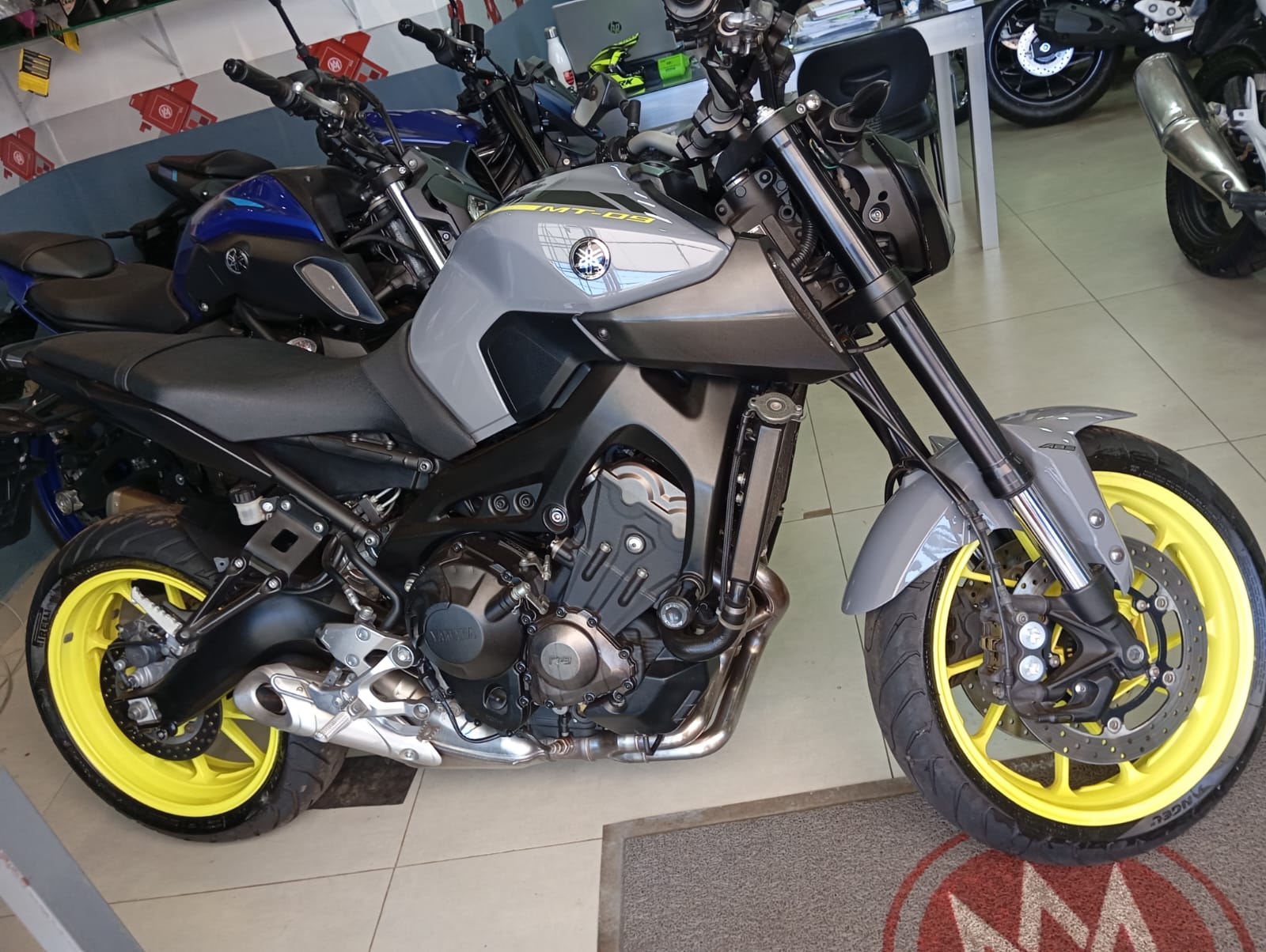 YAMAHA MT 09 2018 CINZA