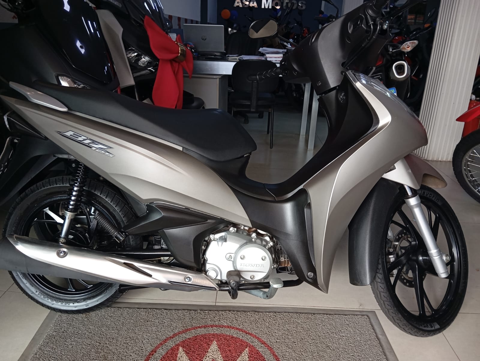 HONDA BIZ 125 2024 PRATA