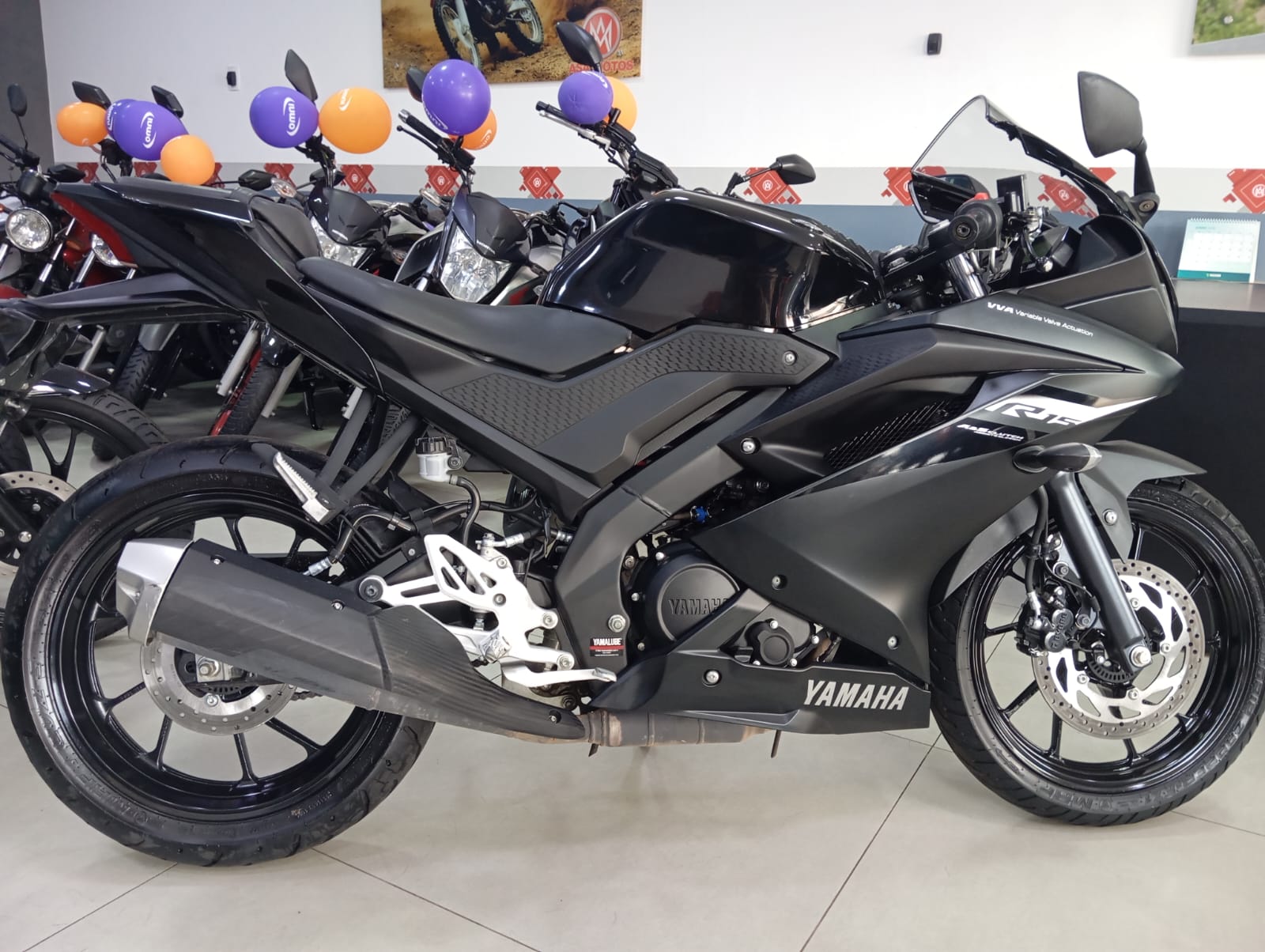 YAMAHA R15 2025 PRETA