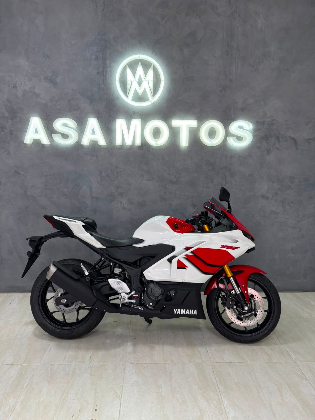 YAMAHA R3 ANIVERSARIO 70 ANOS